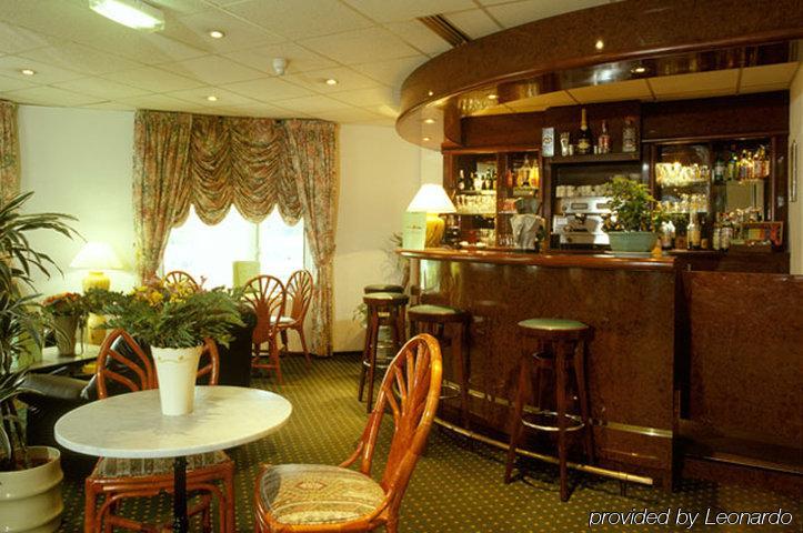Median Roissy Cdg Aeroport Hotel Goussainville  Restoran gambar