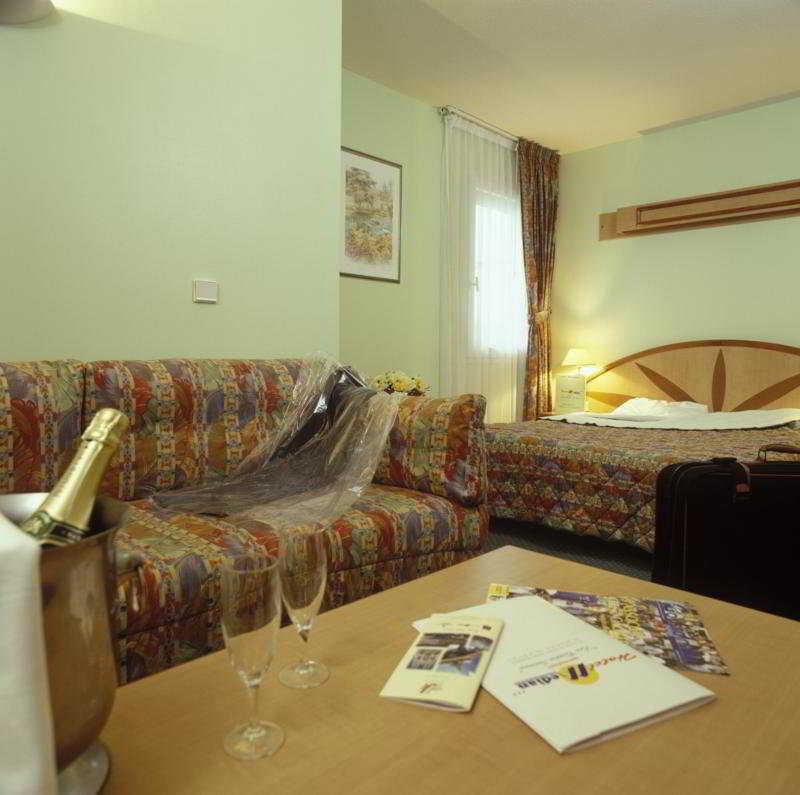 Median Roissy Cdg Aeroport Hotel Goussainville  Bilik gambar